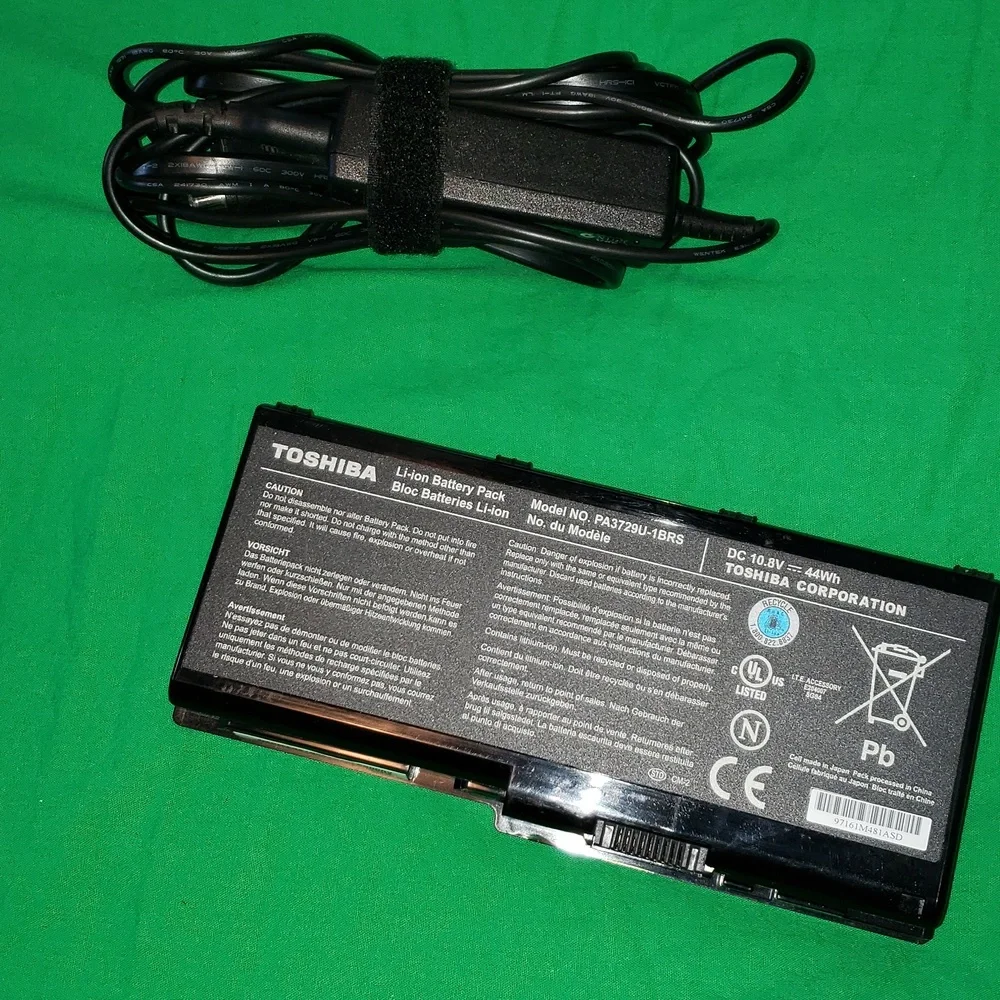 Toshiba Satellite P5050 Laptop Broken Parts Only Charger and Battery Included